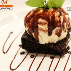 BROWNI CON HELADO